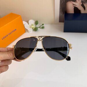 Louis Vuitton Oversized Black Sunglasses with Gradient Lens 😎